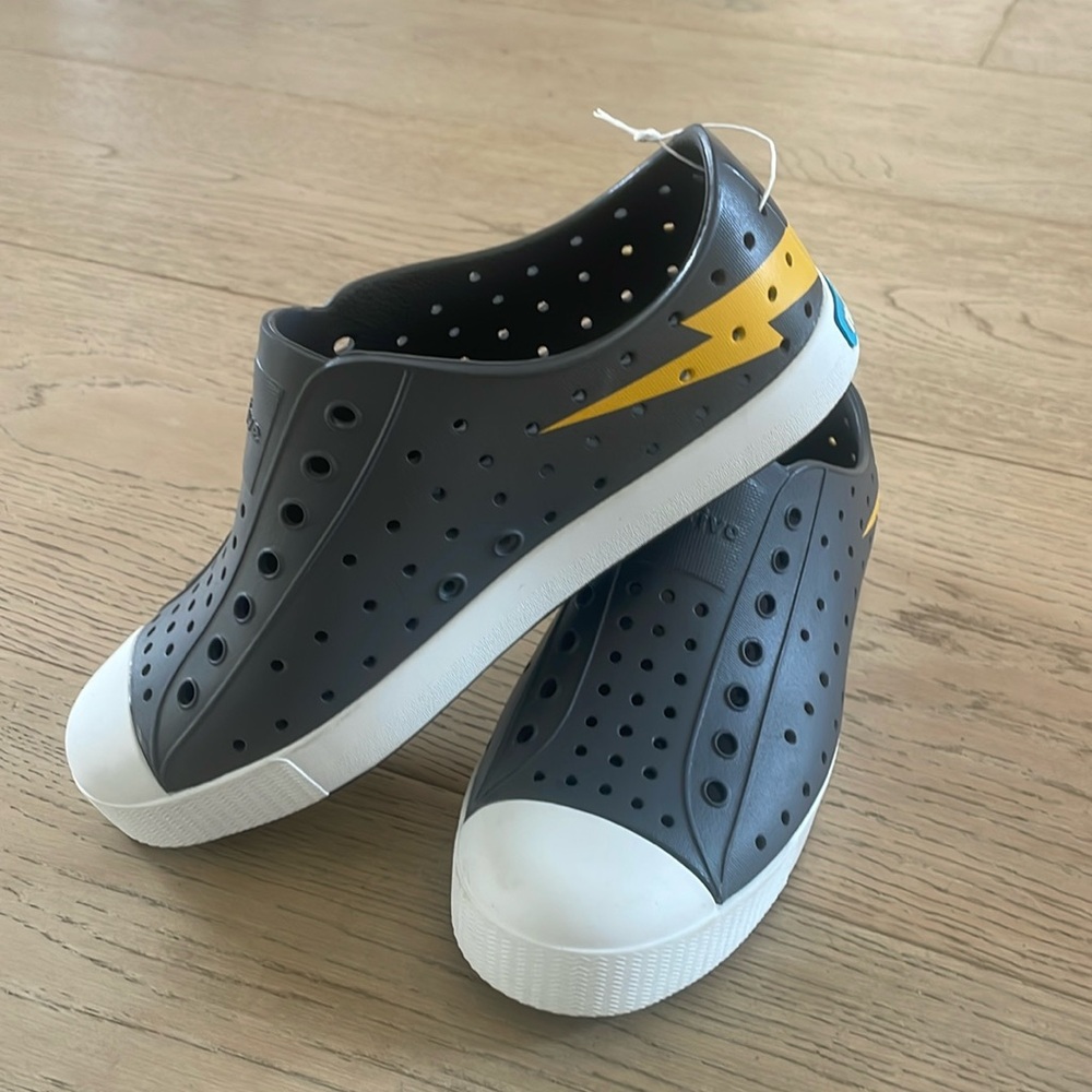 Brand New Natives, size youth 3